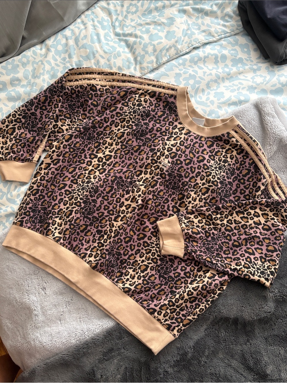 EUC Women’s adidas Leopard Print Sweatshirt Beige Size M